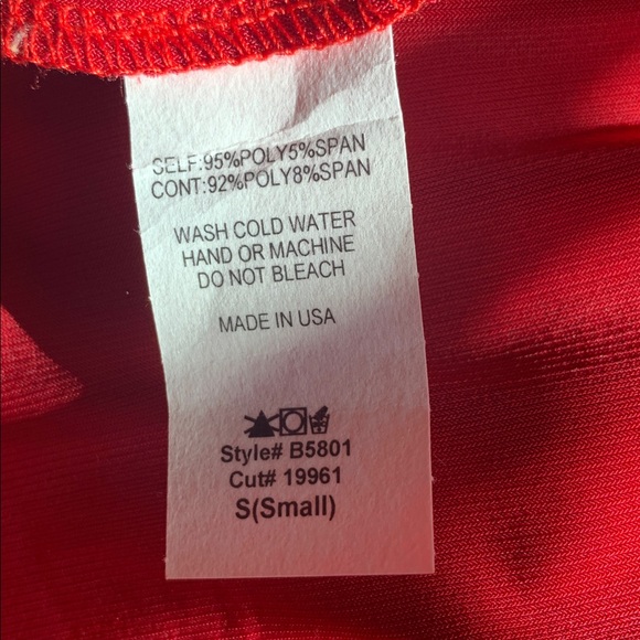 Beautiful red blouse with velvet sleeves - Picture 5 of 5